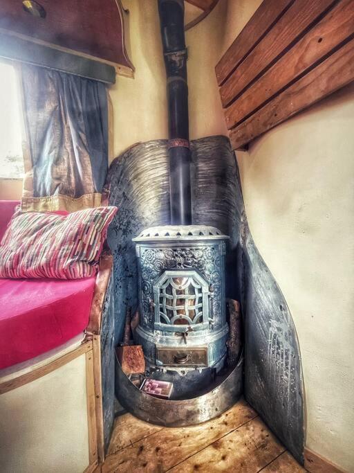 Truck & Pod Creative Nature Retreat. Bantry Bagian luar foto