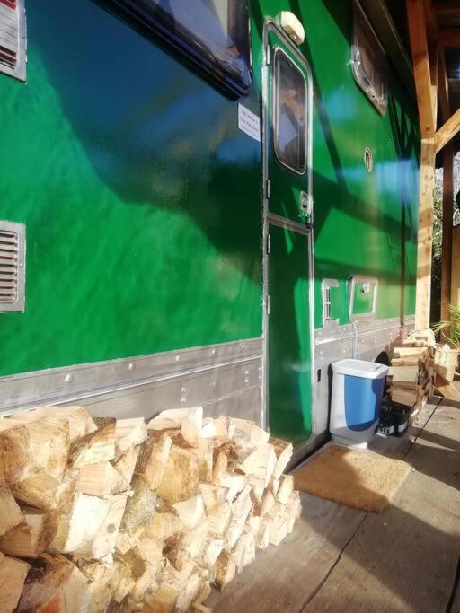 Truck & Pod Creative Nature Retreat. Bantry Bagian luar foto